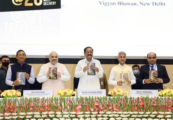 प्रधानमंत्री मोदी ने समाज को एक परिवार मानकर काम कियाः अमित शाह