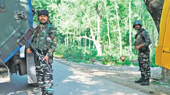 जम्मू कश्मीर: बारामूला एनकाउंटर में तीन आतंकी ढेर, पुलिस का एक जवान भी शहीद