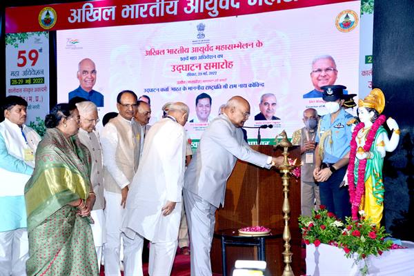 अब आयुर्वेद के बारे में अधिक जानने और वर्तमान समय के तकनीकी पहलुओं में सुधार करने का समय है: राष्ट्रपति कोविंद