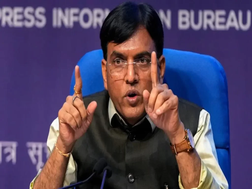 “विश्व की फार्मेसी- भारत ने माननीय प्रधानमंत्री के नेतृत्व में टीका अनुसंधान व विकास, निर्माण और कार्यान्वयन में अपना कौशल दिखाया है- डॉ. मनसुख मांडविया