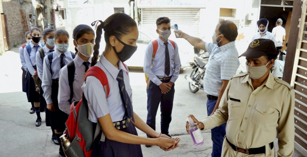 कोरोना का कहरः ओडिशा के रायगडा में 64 स्कूली बच्चे कोरोना संक्रमित