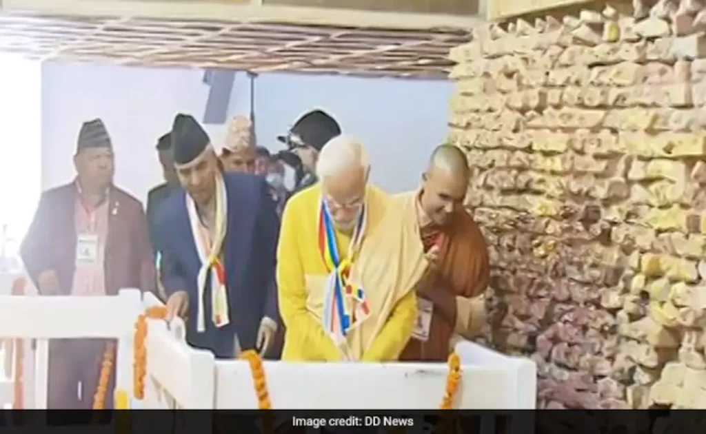 राजकीय दौरे पर लुम्बिनी पहुंचे प्रधानमंत्री नरेन्द्र मोदी, नेपाल में मायादेवी मंदिर के किए दर्शन