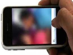 आपके बच्चे को लगी है एडल्ट पोर्न फिल्में देखने की लत? ऐसें करें पहचान