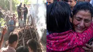 गमगीन माहौल में राहुल भट का अंतिम संस्कार, परिजन बोले-बलि का बकरा बन रहे पंडित