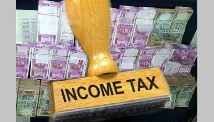 सहकारी समिति के कर्मचारी के ठिकानों पर छापा, 33 जमीन की रजिस्ट्री, 67 एकड़ कृषि भूमि के करार का खुलासा