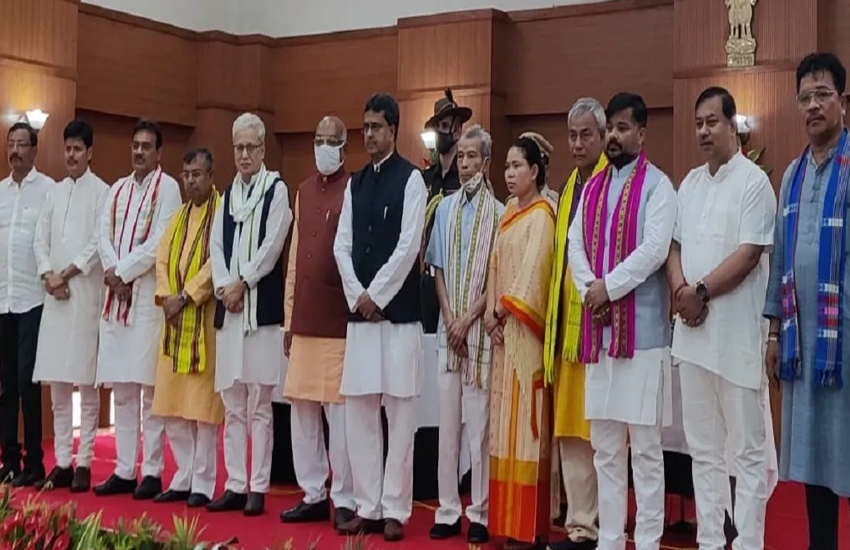 सीएम साहा के कैबिनेट में शामिल हुए 11 विधायकों ने ली मंत्री पद की शपथ