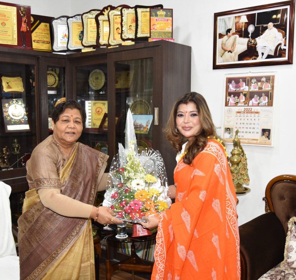 छत्तीसगढ़ अपडेट: राज्यपाल अनुसुईया उइके से श्रीमती संगीता शाह और पाटेश्वर सेवा संस्थान के अध्यक्ष ने की मुलाकात