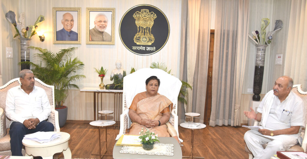 राज्यपाल अनुसुईया से राज्य के कृषि मंत्री रविंद्र चौबे एवं वन मंत्री मो. अकबर ने की मुलाकात
