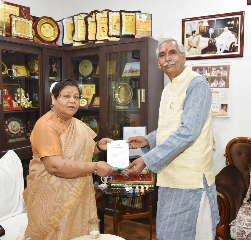 छत्तीसगढ़ अपडेट: राज्यपाल अनुसुईया से कुशाभाऊ ठाकरे, रमेश भट्टेरे, अरूण तिवारी ने की मुलाकात