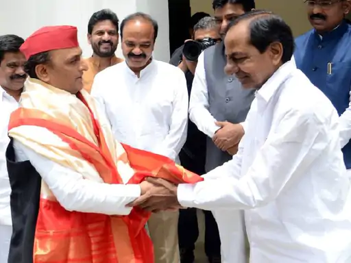 अखिलेश यादव ने तेलंगाना के सीएम केसीआर से की मुलाकात, जानें किन मुद्दों पर हुई चर्चा