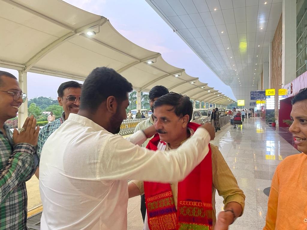 सांसद विनोद सोनकर ने किया त्रिपुरा का दौरा, नवनियुक्त सीएम साहा के साथ की स्थानीय मुद्दों के समाधान की चर्चा