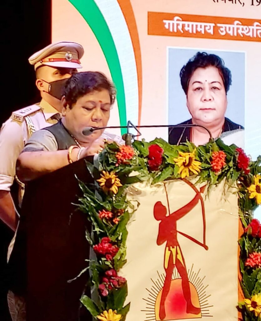 स्वस्थ व निरोगी रहने के लिए नियमित करें योग- राज्यपाल अनुसुईया उइके