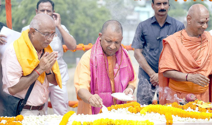 अयोध्या: सीएम योगी ने राम मंदिर के पवित्र गर्भगृह का किया शिलान्यास, बोले- 500 साल का इंतजार