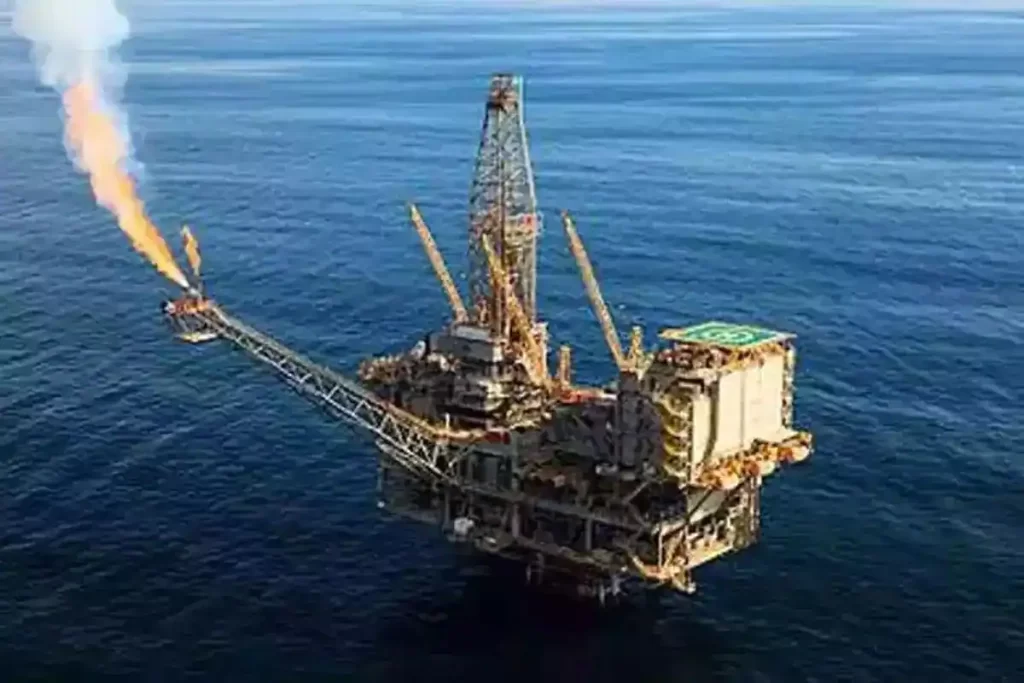 मुंबई के पास ONGC का हेलिकॉप्टर क्रैश, अब तक 6 लोगों को बचाया गया