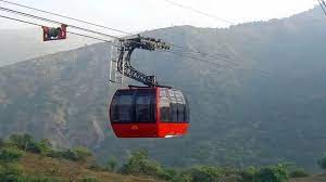 हिमाचल के सोलन में रोपवे ट्रॉली में फंसे 11 पर्यटक, तीन घंटे की मशक्कत के बाद बचाई गई जान