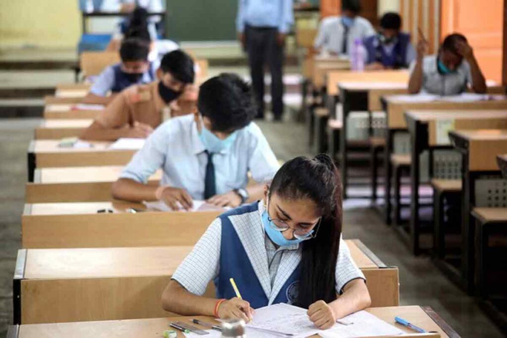 महाराष्ट्र: राज्य में कोविड गाइडलाइंस के साथ 15 जून से खुलेंगे स्कूल, शिक्षामंत्री ने दी जानकारी