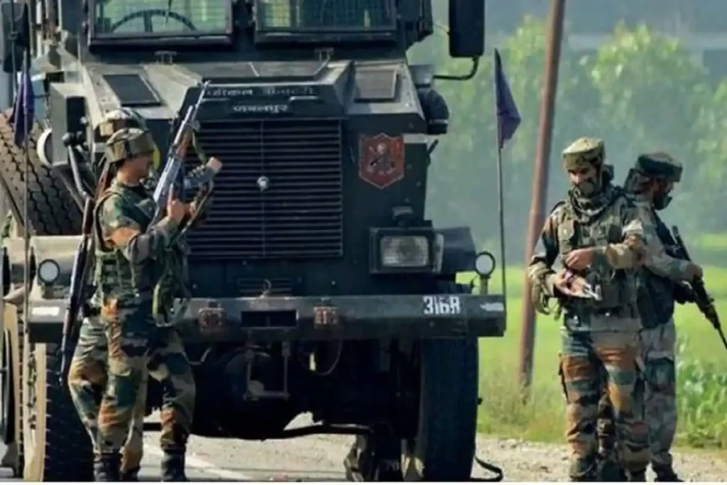 जम्मू कश्मीर में सुरक्षा बलों की बड़ी कामयाबी, बैंक मैनेजर के हत्यारे समेत दो आतंकियों को मार गिराया