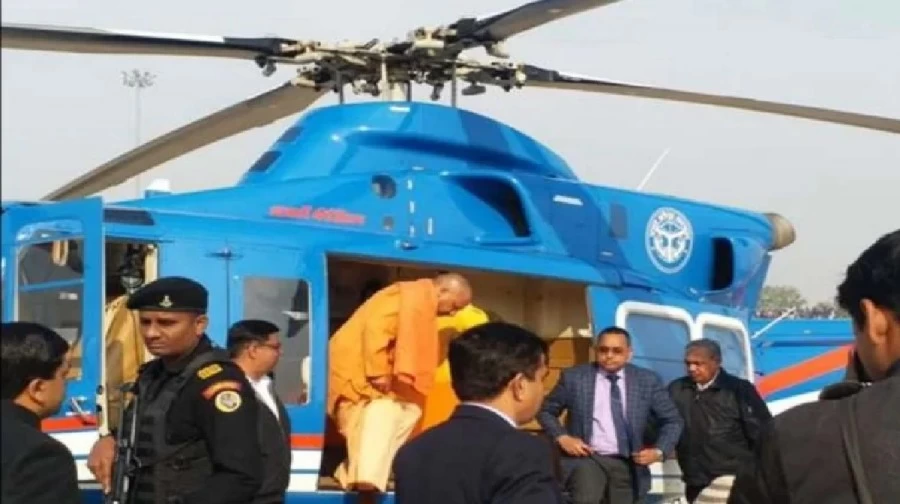 सीएम योगी आदित्यनाथ के हेलीकॉप्टर की इमरजेंसी लैंडिंग, चॉपर की हो रही जांच