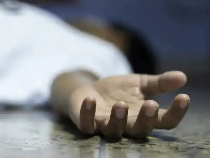 मप्र: परिवार ने की सामूहिक आत्महत्या, माता-पिता और बेटे की मौत, बेटी की हालत गंभीर