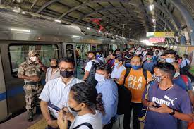 एक बार फिर बाधित हुई दिल्ली मेट्रो, ब्लू लाइन में आई तकनीकी खराबी