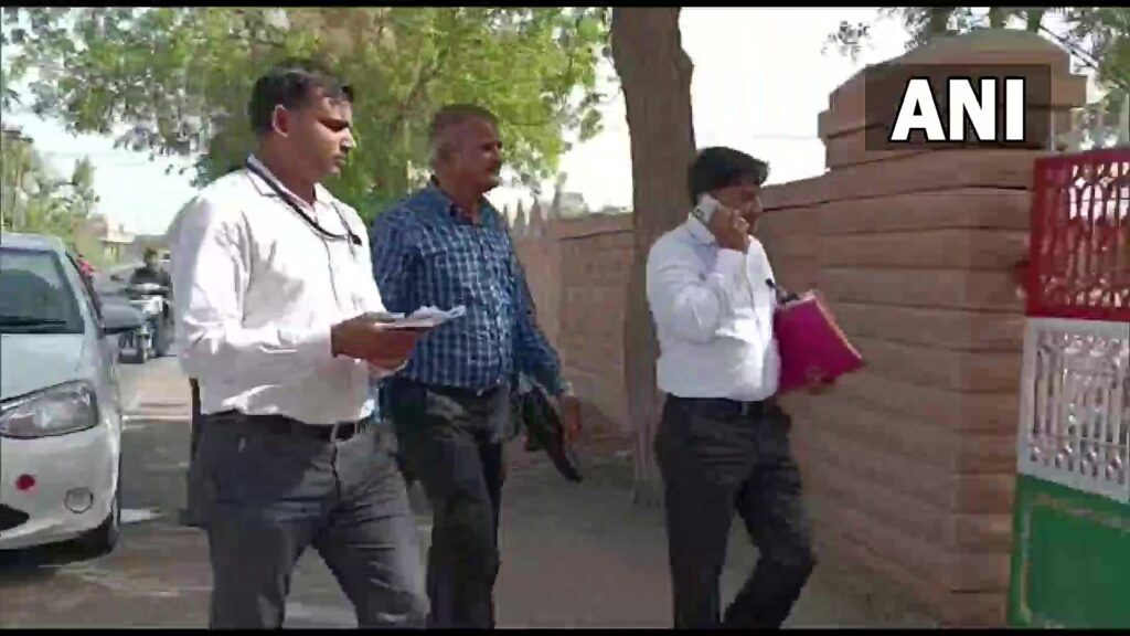 सीबीआई ने सीएम अशोक गहलोत के भाई अग्रसेन गहलोत के घर पर की छापेमारी