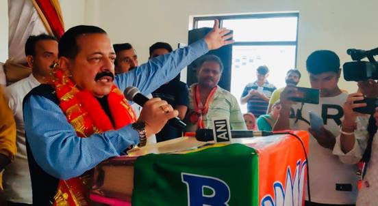 केन्द्रीय मंत्री ने जम्मू-कश्मीर के उधमपुर के मजल्टा में पंचायती राज संस्थाओं की बैठक को संबोधित किया