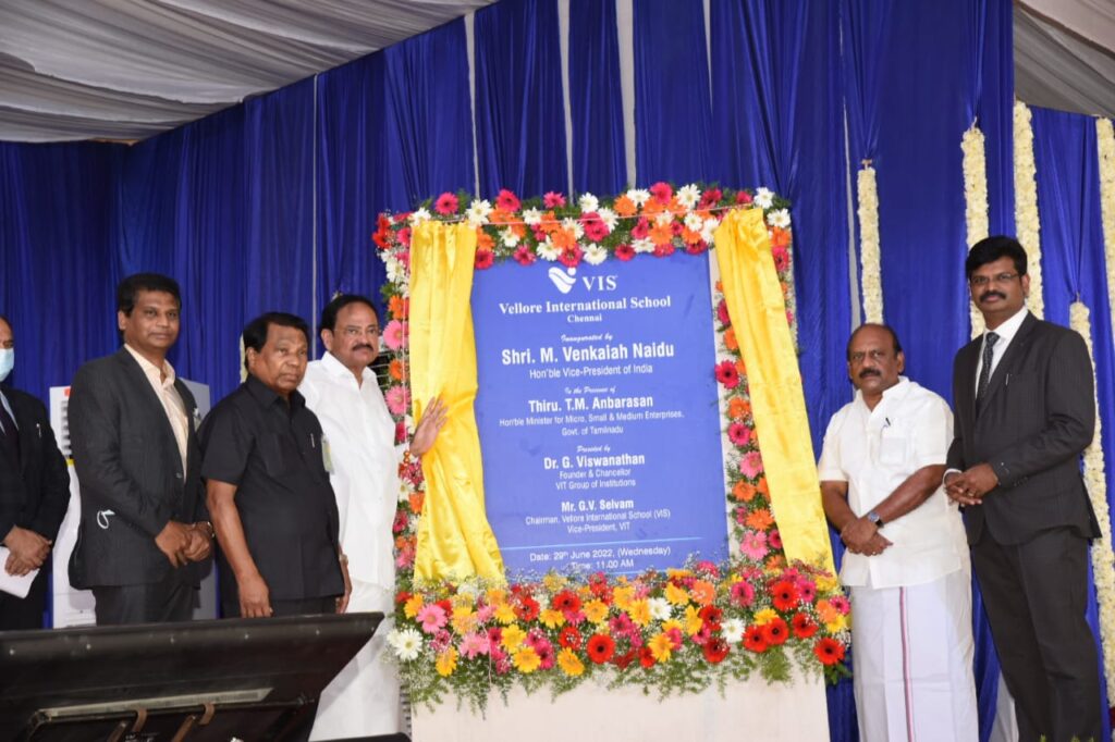 विद्यालयों को छात्रों के बीच जिज्ञासा और नवाचार की भावना को बढ़ावा देना चाहिए: उपराष्ट्रपति नायडु