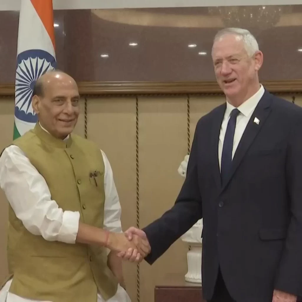 रक्षा मंत्री राजनाथ सिंह और इजरायल के रक्षा मंत्री बेंजामिन गैंट्ज ने नई दिल्ली में की द्विपक्षीय वार्ता
