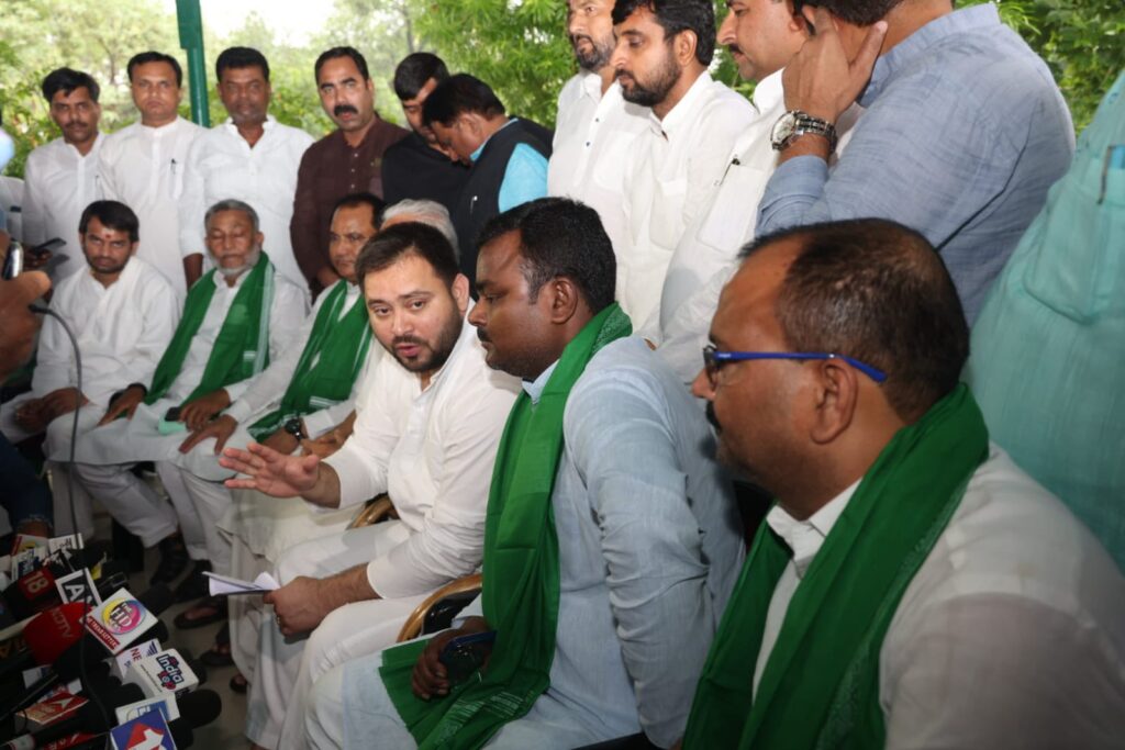 राजद में शामिल हुए AIMIM के 4 विधायक, तेजस्वी बोले- आरजेडी सबसे बड़ी पार्टी हो गई