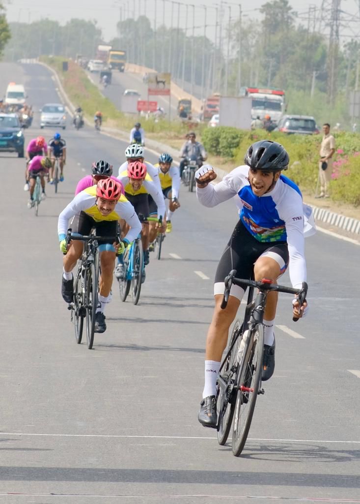 दर्जी के बेटे आदिल अल्ताफ ने जीता जम्मू-कश्मीर का पहला साइकिलिंग गोल्ड