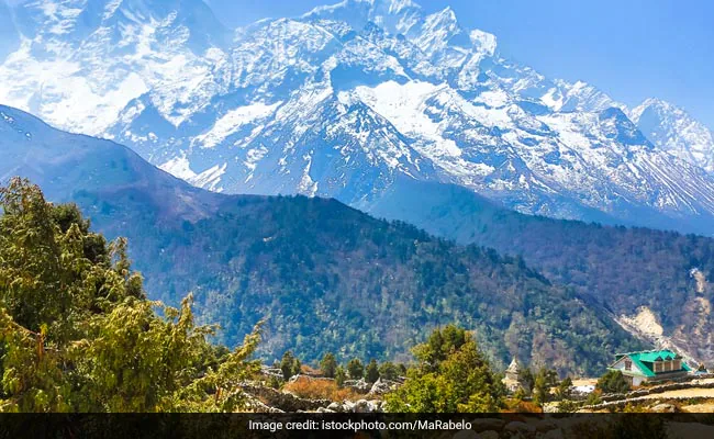 राष्ट्रप्रथम- अस्त्युत्तरस्यां दिशि देवतात्मा