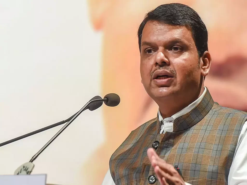 महाराष्ट्र के पूर्व सीएम देवेंद्र फडणवीस दोबारा हुआ कोरोना, घर में खुद को किया आइसोलेट