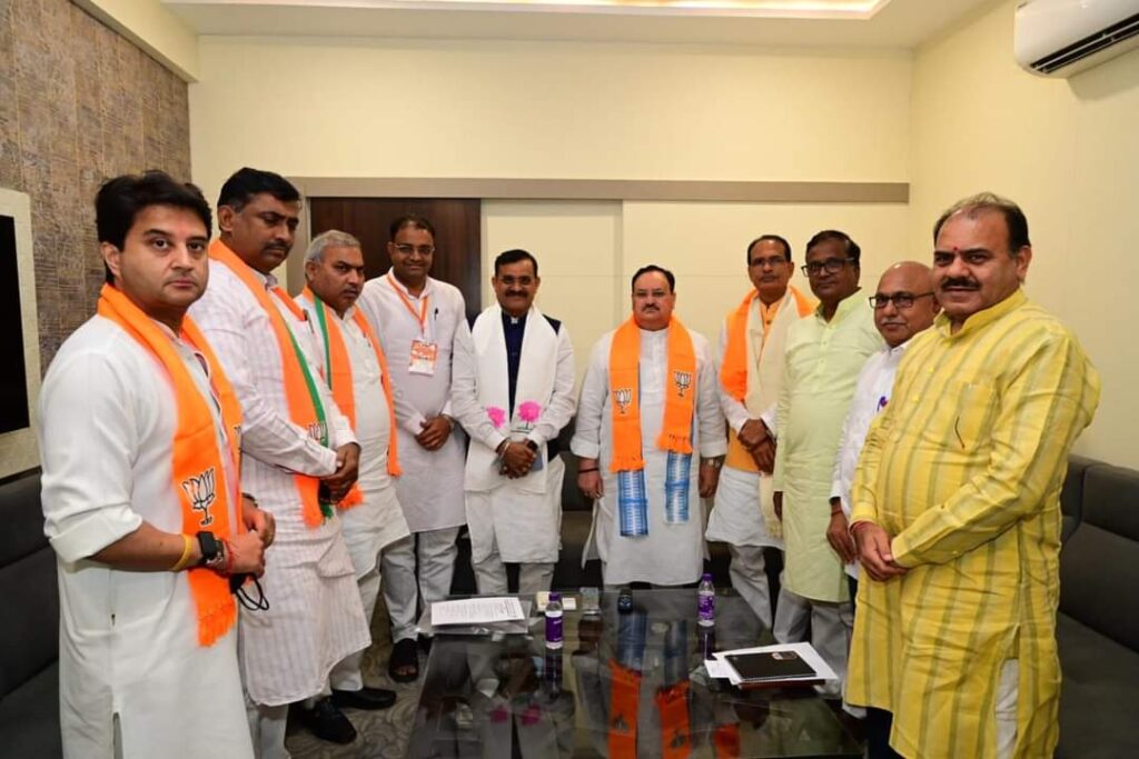एमपी: भाजपा के राष्ट्रीय अध्यक्ष जेपी नड्डा ने की आर्थिक समिति के साथ बैठक