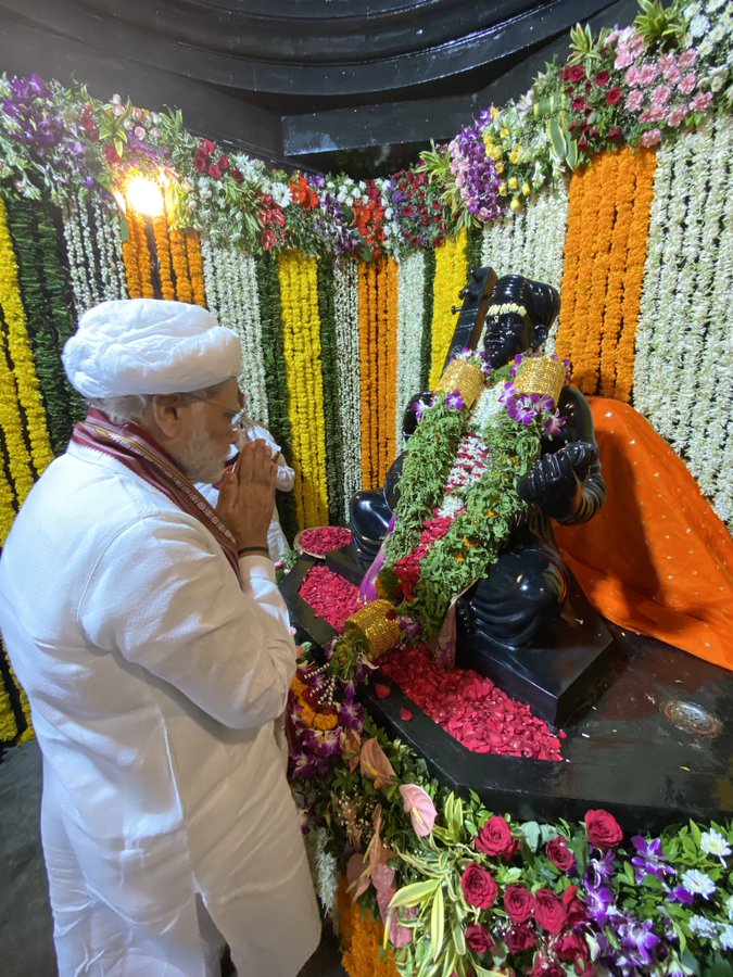 प्रधानमंत्री मोदी ने पुणे में संत तुकाराम जी की स्तुति की