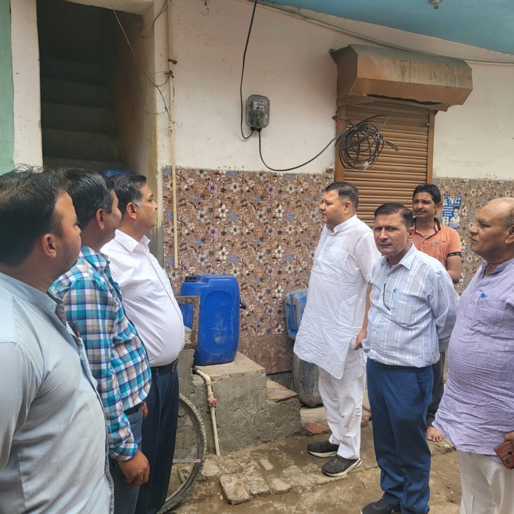 एयर फोर्स एरिया के 100 मीटर में नए बिजली के मीटर लगने शुरू- विधायक नीरज शर्मा