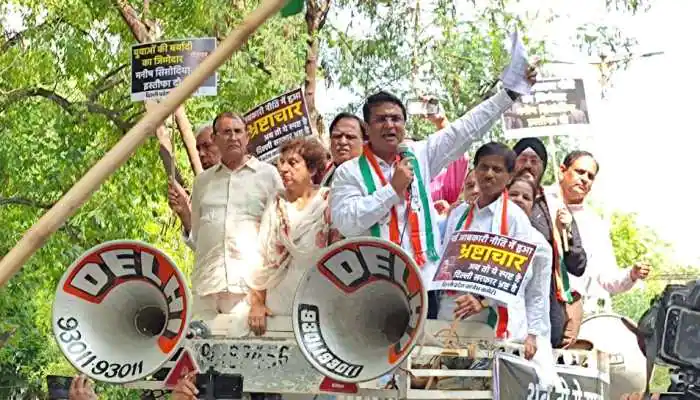 आबकारी नीति के खिलाफ दिल्ली कांग्रेस का प्रदर्शन