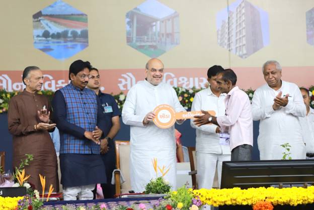 हम सब राष्ट्रीय ध्वज अपने घर पर फहराएं और भारत सरकार की वेबसाइट पर उसकी सेल्फी जरुर पहुँचाएं- अमित शाह