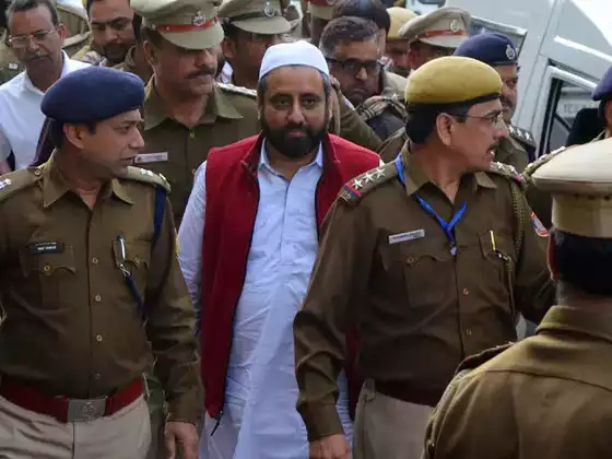 आप विधायक अमानतुल्लाह खान की बढ़ी मुश्किलें, उपराज्यपाल ने दी सीबीआई जांच की अनुमति