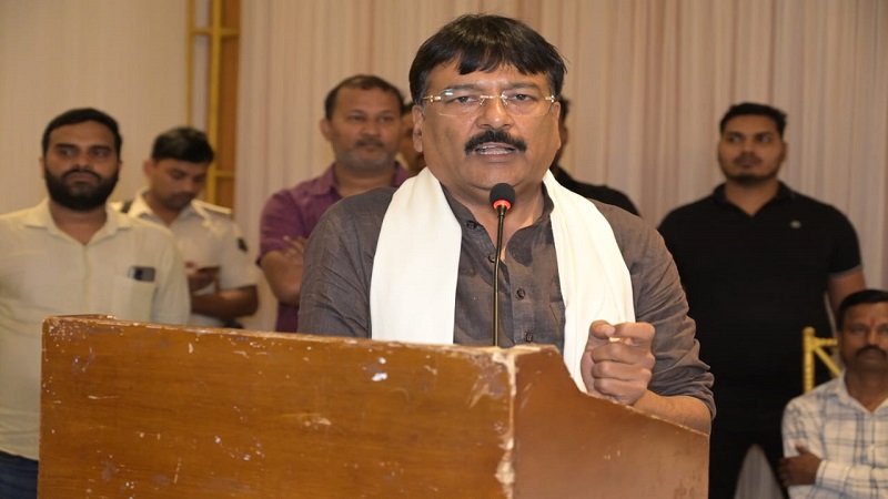 पटना के महापौर प्रत्याशी बिट्टू सिंह ने रक्षा मंत्री राजनाथ सिंह से की मुलाकात