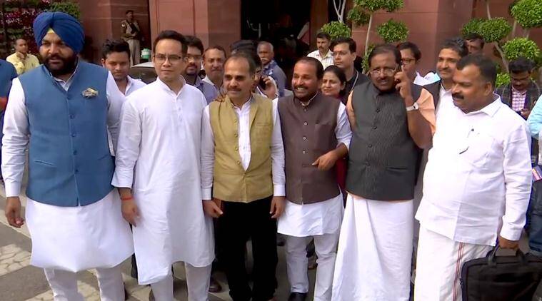 लोकसभा में कांग्रेस के सांसदों ने किया हंगामा, पीठासीन सभापति ने 4 सांसदों किया निलंबित