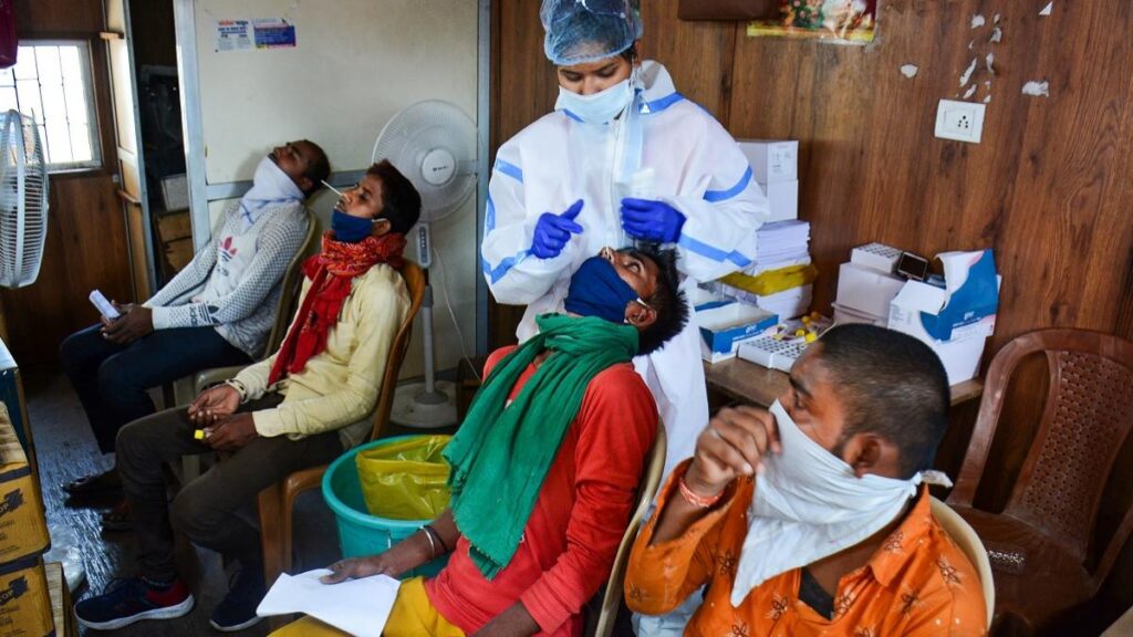 कोविड अपडेट- लगातार बढ़ रहे कोरोना के मामलें, बुधवार को मिले 21 हजार से ज्यादा नए मरीज, 45 की मौत