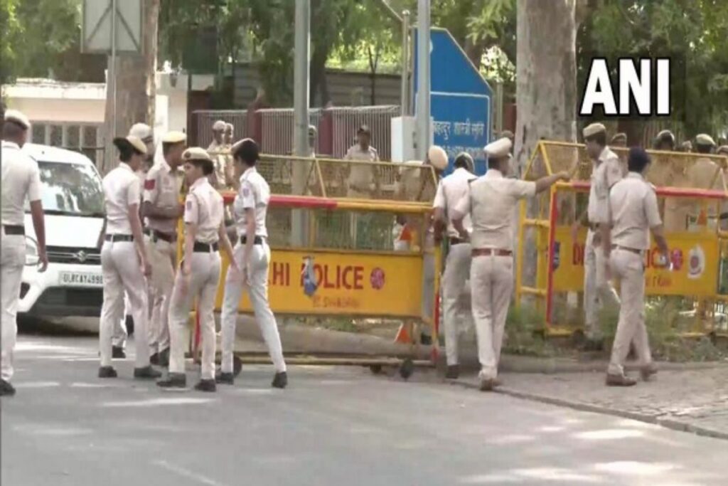 दिल्ली पुलिस ने इन 9 जगहों पर ना जानें के लिए जारी की एडवायजरी, यहां जानें क्या है कारण