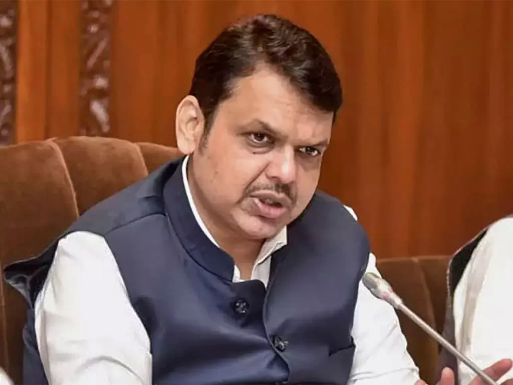 फडणवीस ने बताया महाराष्ट्र में नई सरकार बनने का ED ‘फार्मूला’, एक साथ लगे ED-ED के नारें