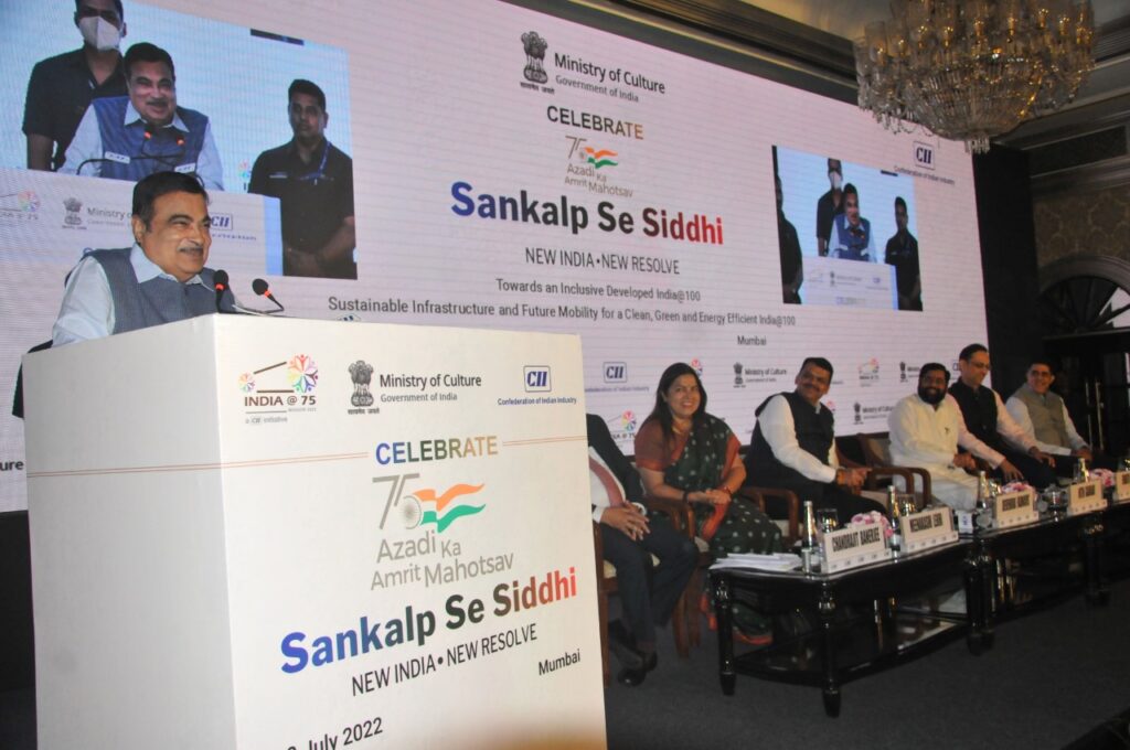 मुंबई और बैंगलुरू के बीच निर्बाध संपर्क के लिए नई सड़क जोड़ने की योजना- नितिन गडकरी