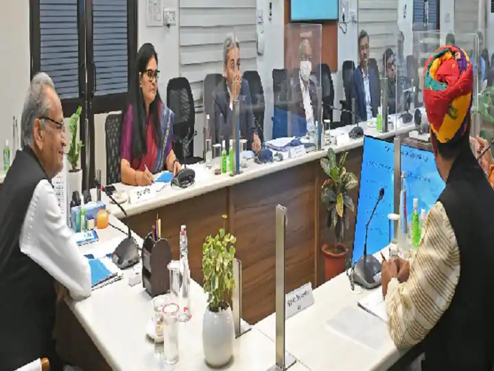 मुख्यमंत्री गहलोत ने थानागाजी ग्रामीण जलप्रदाय योजना को शहरी जलप्रदाय योजना में बदलने के प्रस्ताव को दी मंजुरी