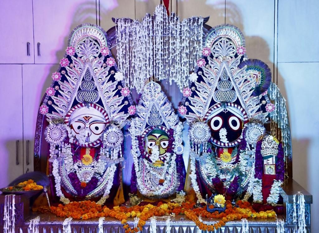 हौज खास मंदिर ने आध्यात्मिक उत्साह के साथ दिल्ली में आयोजित की गई बहुदा यात्रा