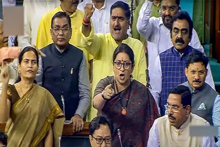 स्मृति ईरानी ने सोनिया गांधी पर लगाया यह आरोप, कही इतनी बड़ी बात