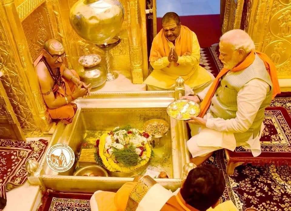 काशी विश्वनाथ मंदिर का पूरा गर्भगृह सोने का, पीएम मोदी के प्रशंसक ने किया गुप्त दान