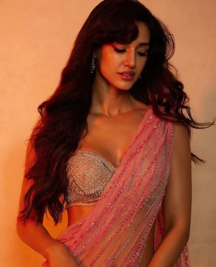 दिशा पाटनी ने पिंक साड़ी में शेयर की फोटो, सोशल मीडिया पर फैंस की तारीफों की बरसात