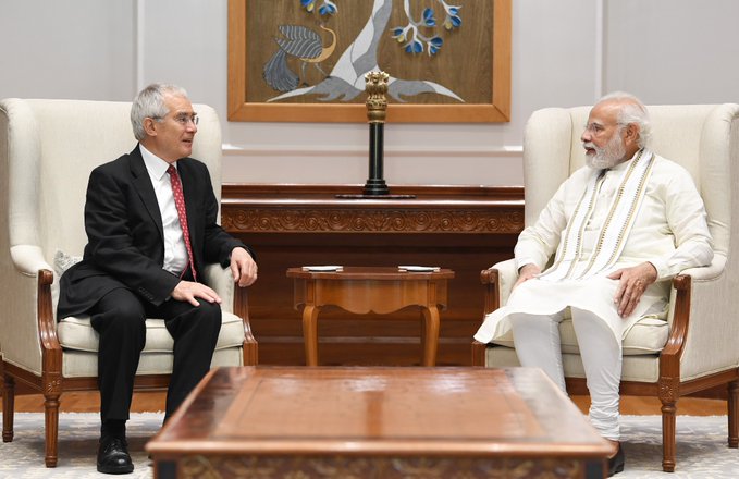 प्रधानमंत्री मोदी ने अर्थशास्त्री निकोलस स्टर्न से की मुलाकात